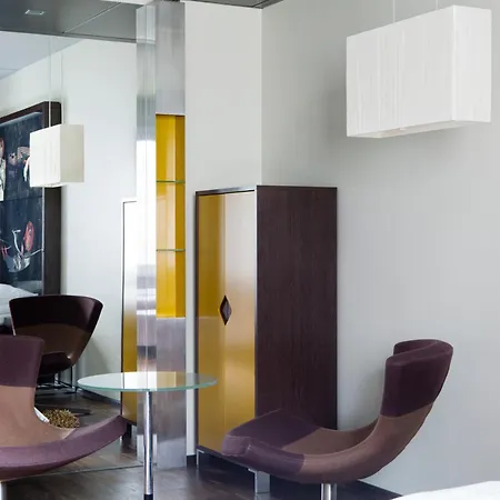 Hotel Comfort Square 4*