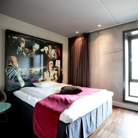 Отель Comfort Square 4*