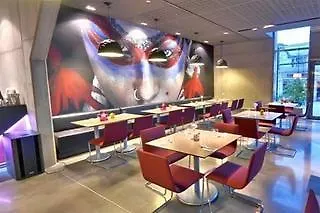 Отель Comfort Square 4*