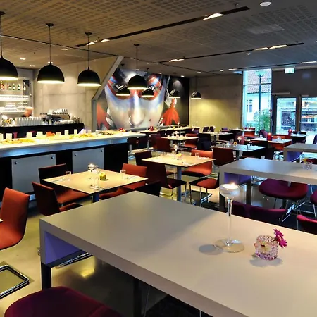 Comfort Square Hotel 4*